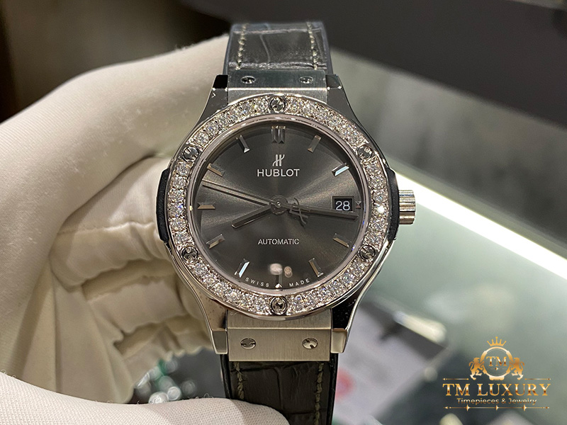 hublot-classic-fusion-grey-lady-diamond-02