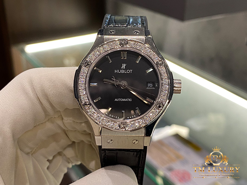 hublot-classic-fusion-lady-black-diamond-02