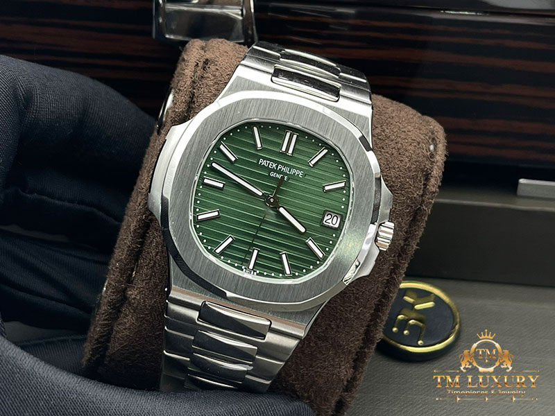 patek-philippe-natinus-5711-olive-green-replica-01