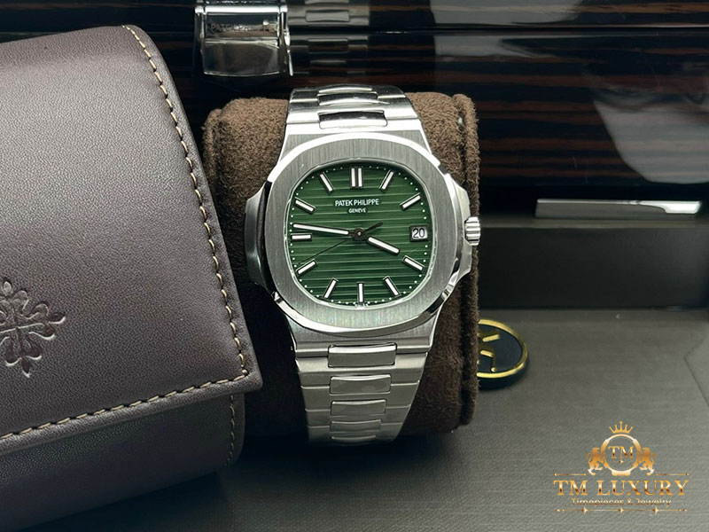 patek-philippe-natinus-5711-olive-green-replica-02