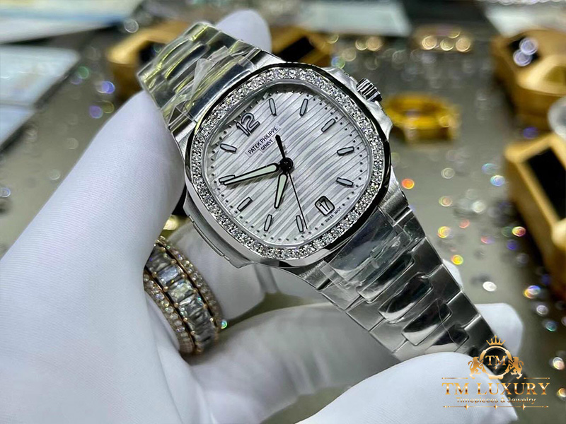 Patek Philippe Nautilus 7118 vàng khối 18k kim cương thiên nhiên