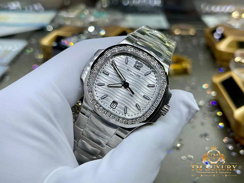 Patek Philippe Nautilus 7118 vàng khối 18k kim cương thiên nhiên