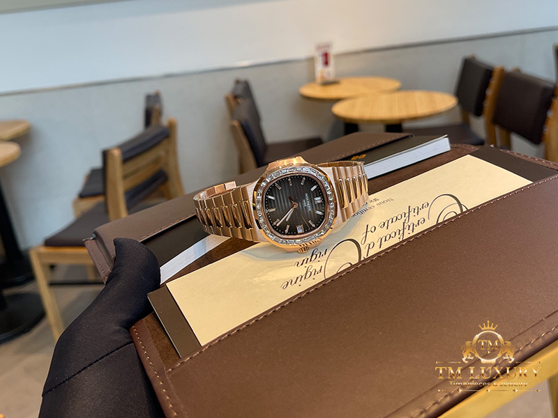 PATEK PHILIPPE NAUTILUS 5723/1R-010 ROSE GOLD 18K BAGUETTE DIAMONDS