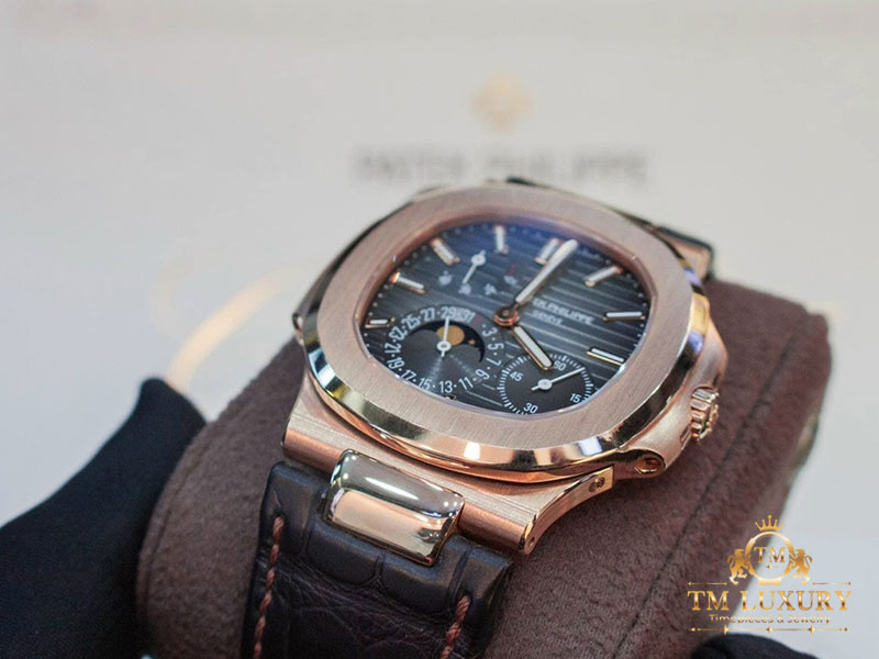 Đồng Hồ Patek Philippe Nautilus 5712R 001 vàng khối 18k 