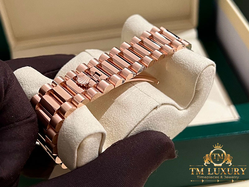 Đồng Hồ Rolex Day Date 228345 Rose Gold 40 mm Mặt Thạch Anh