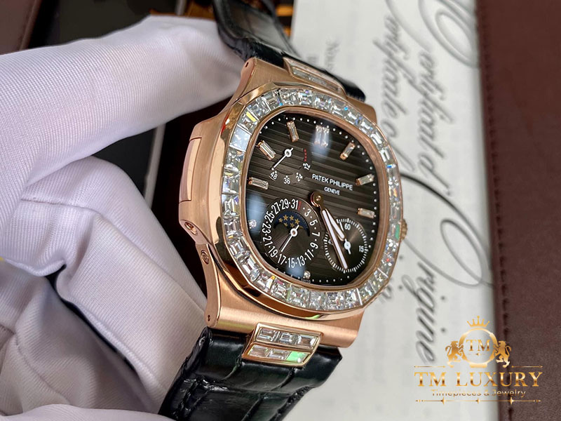 Patek Philippe Nautilus 5724r vàng khối 18k chế tác