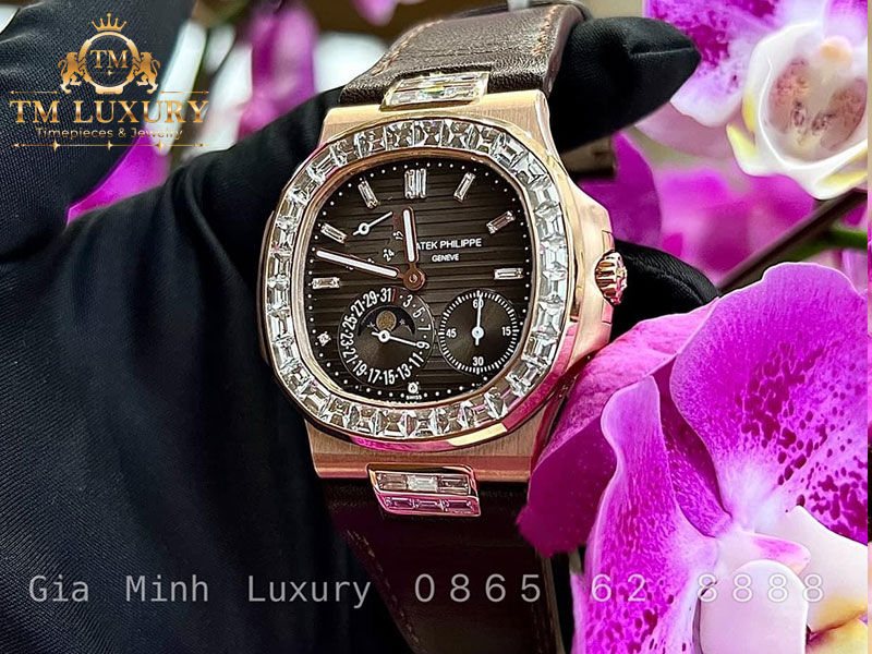 Đồng Hồ Patek Philippe Nautilus 5724r chế tác vàng khối kim cương thiên nhiên 