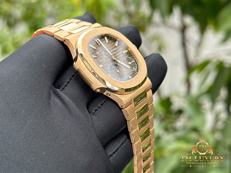 Patek Philippe Nautilus 5712/1R-001 vàng khối 18k