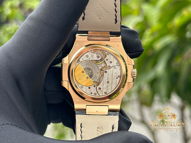 Patek Philippe Nautilus 5712r vàng khối