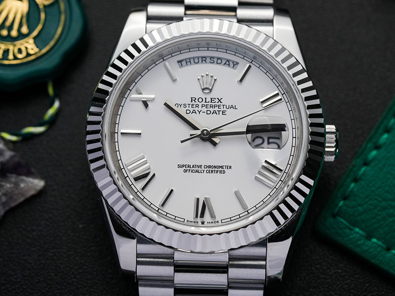 Đồng Hồ Rolex Day-Date 40 228239 Mặt Số Trắng 