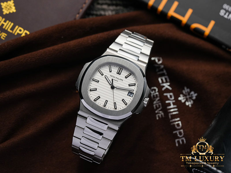 Đồng Hồ Patek Philippe Nautilus 5711/1A Mặt Số Trắng 40 mm