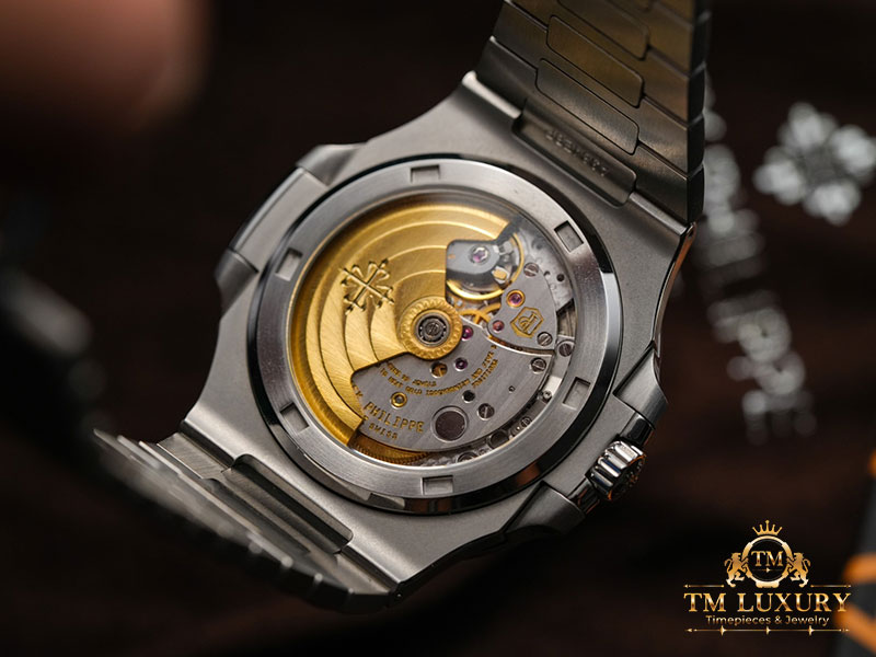 patek-philippe-nautilus-5711-1a-mat-so-trang-04