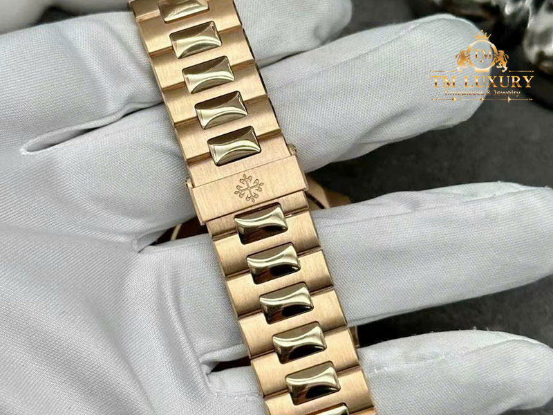 patek-philippe-nautilus-5723-1r-001-rose-gold-baguette-diamonds-05